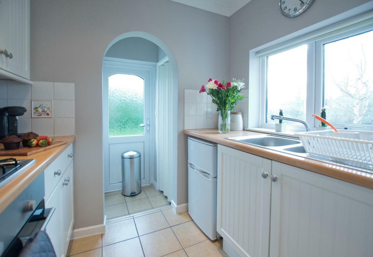 Grove Cottage Бейсингсток Екстериор снимка